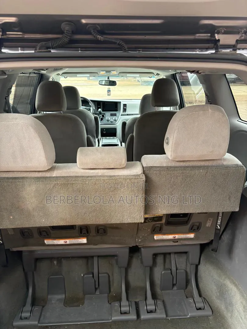 Toyota Sienna LE 7-Passenger 4dr Minivan AWD (3.5L 6cyl 6A) 2015 Gray