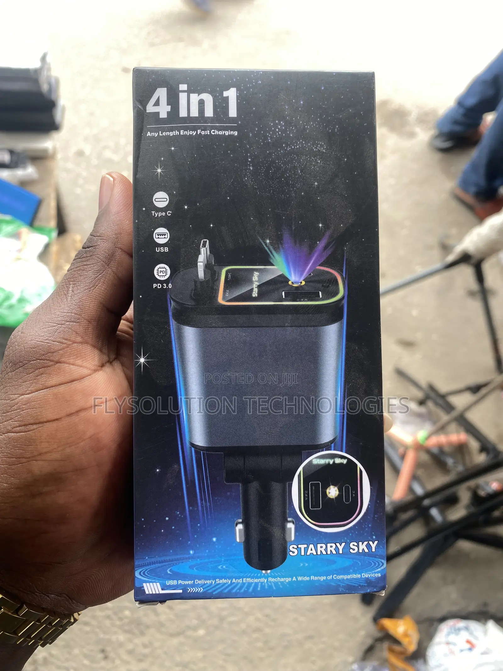 4-in-1 Retractable Car Charger With a Starry Sky Projector