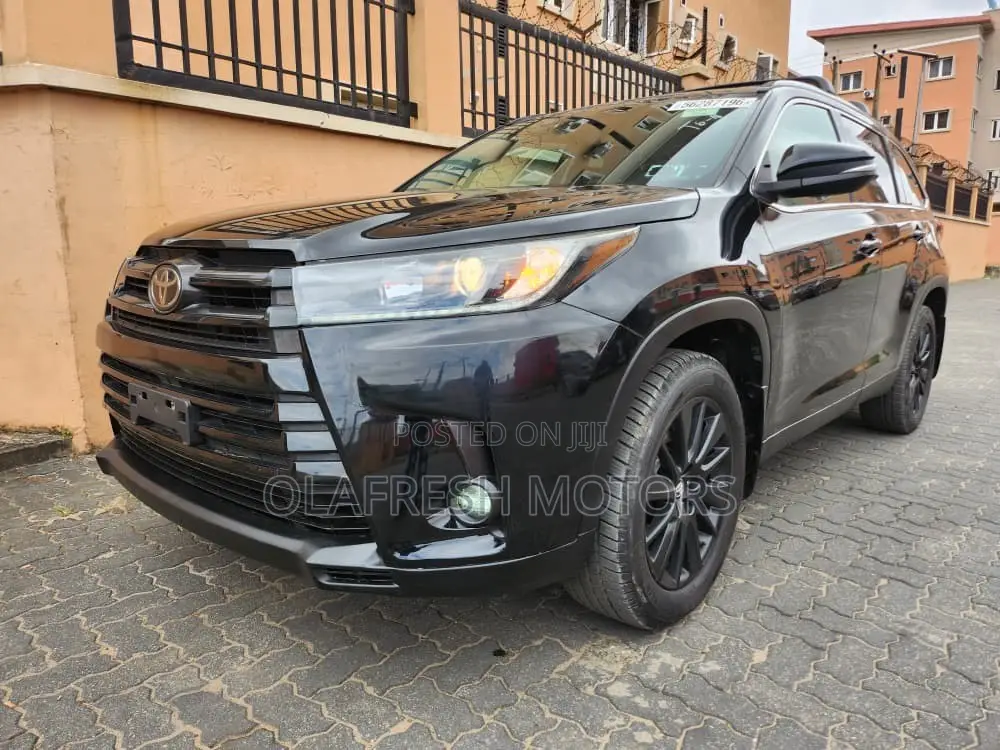 Toyota Highlander SE 2019 Black