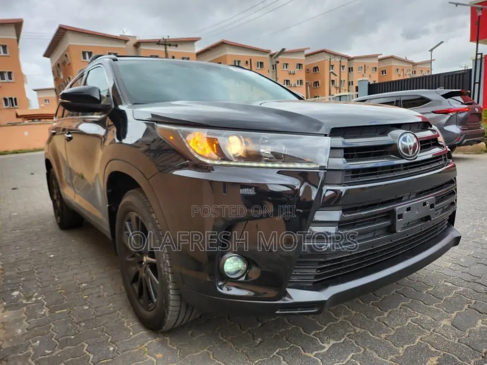 Toyota Highlander SE 2019 Black