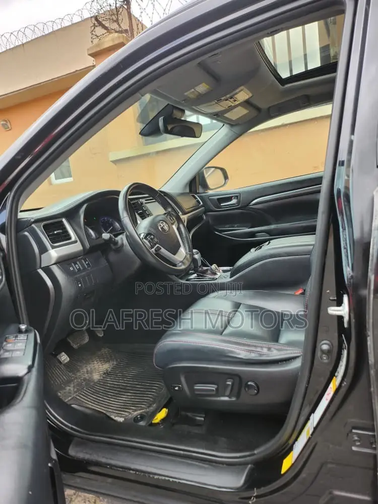 Toyota Highlander SE 2019 Black