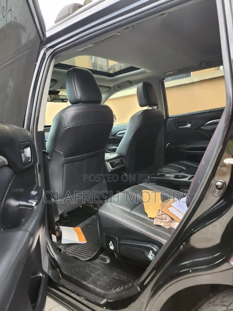 Toyota Highlander SE 2019 Black