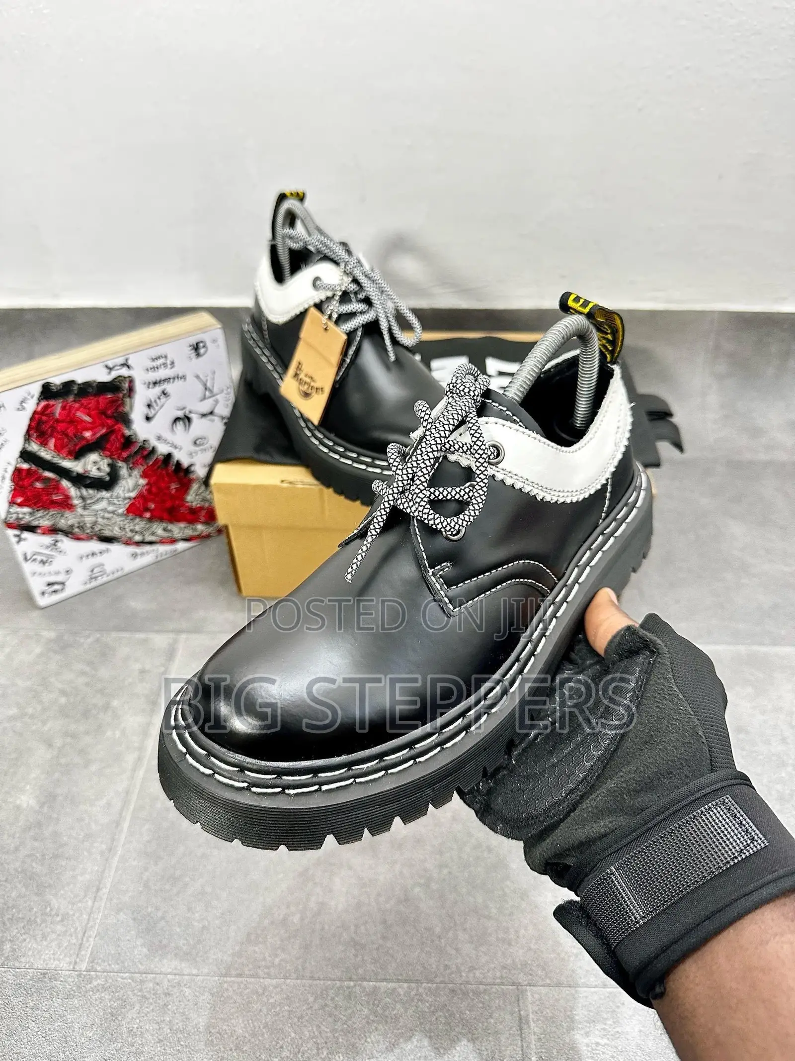 *Dr Martens Black and White 1461 Bex Ds Pascal*