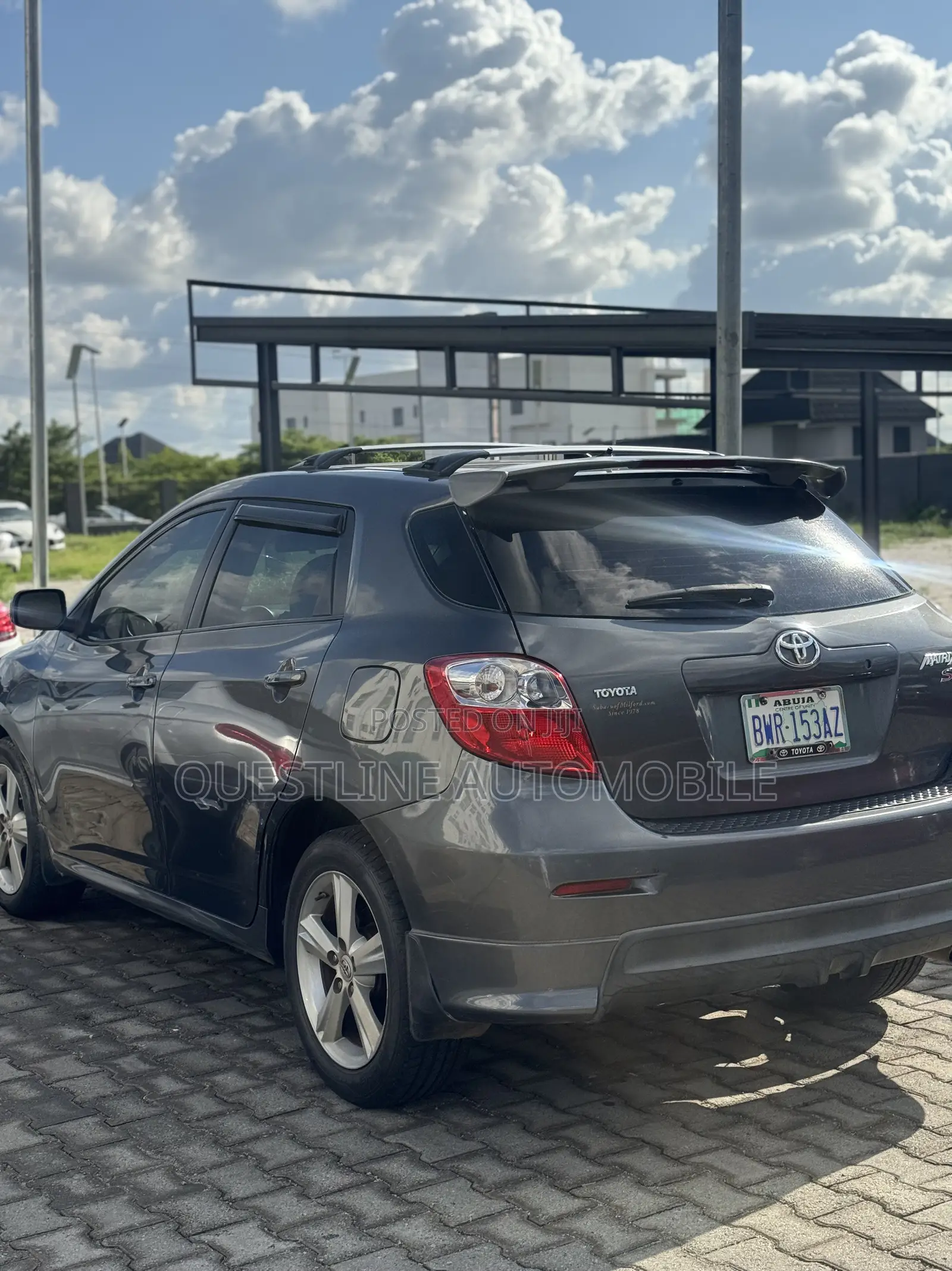Toyota Matrix S Hatchback FWD (2.4L 4cyl 5A) 2011 Gray