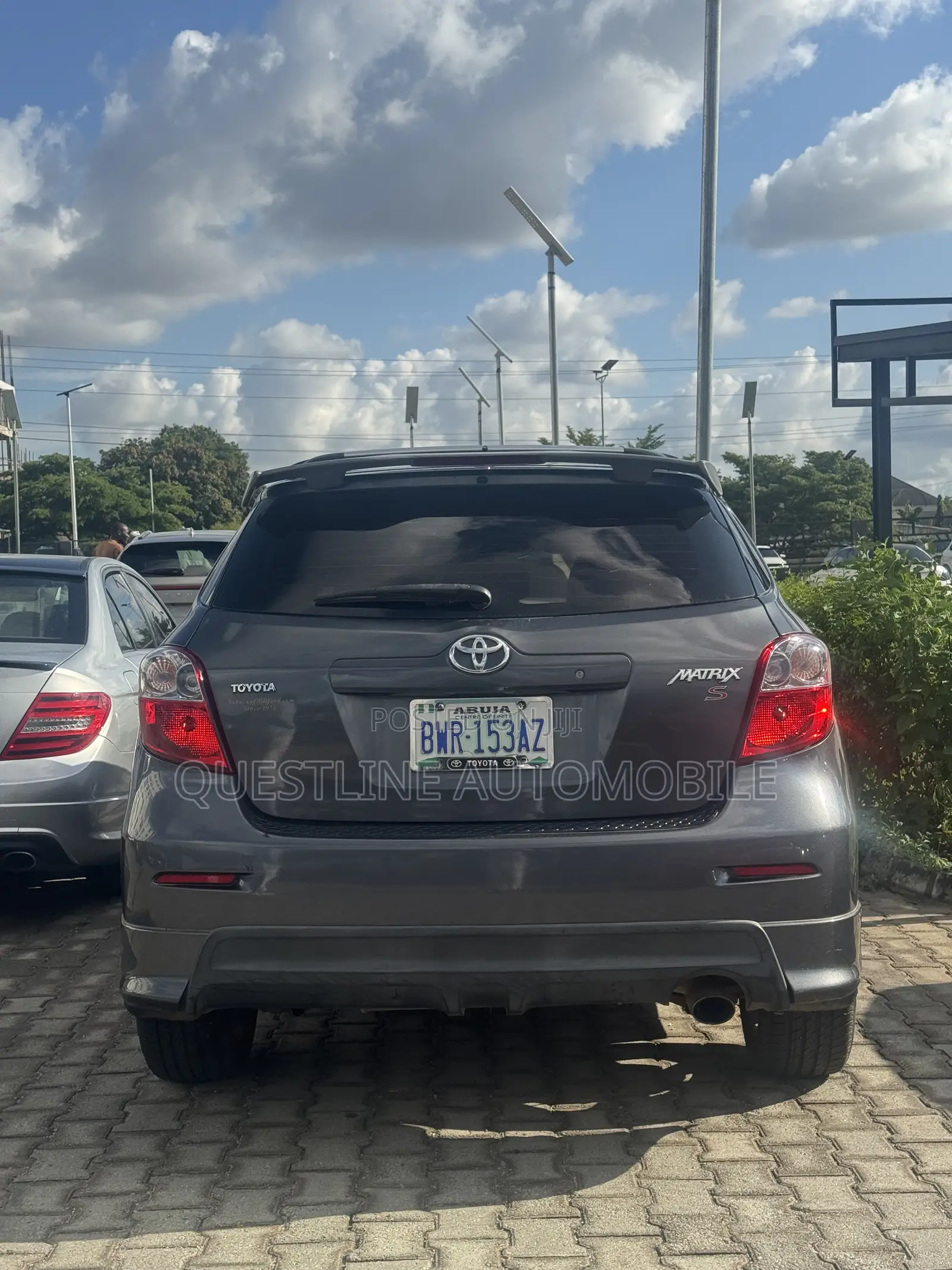 Toyota Matrix S Hatchback FWD (2.4L 4cyl 5A) 2011 Gray