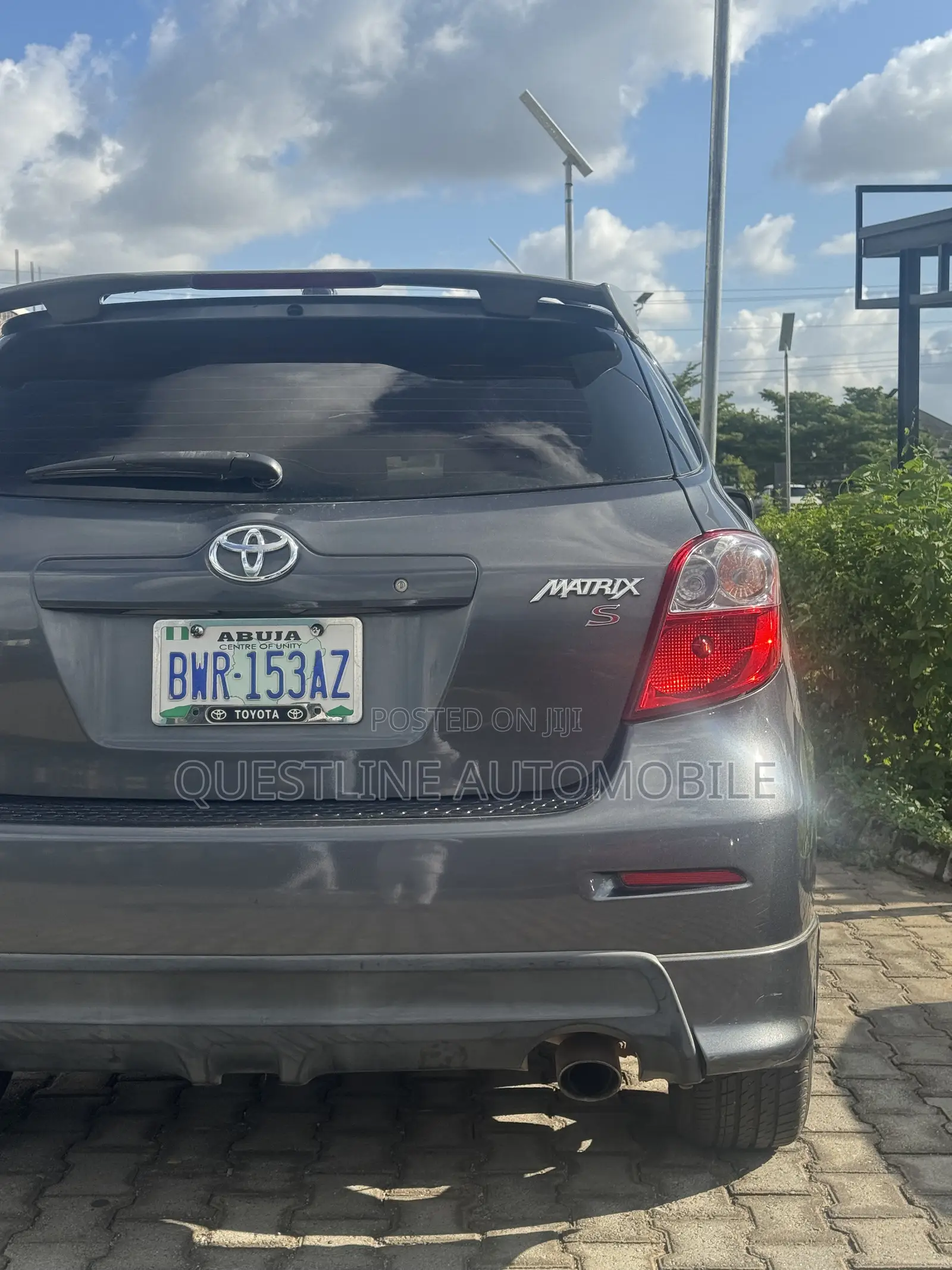 Toyota Matrix S Hatchback FWD (2.4L 4cyl 5A) 2011 Gray
