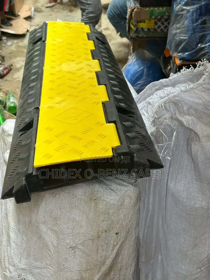 3-Channel Heavy-Duty Rubber Cable Protector Ramp