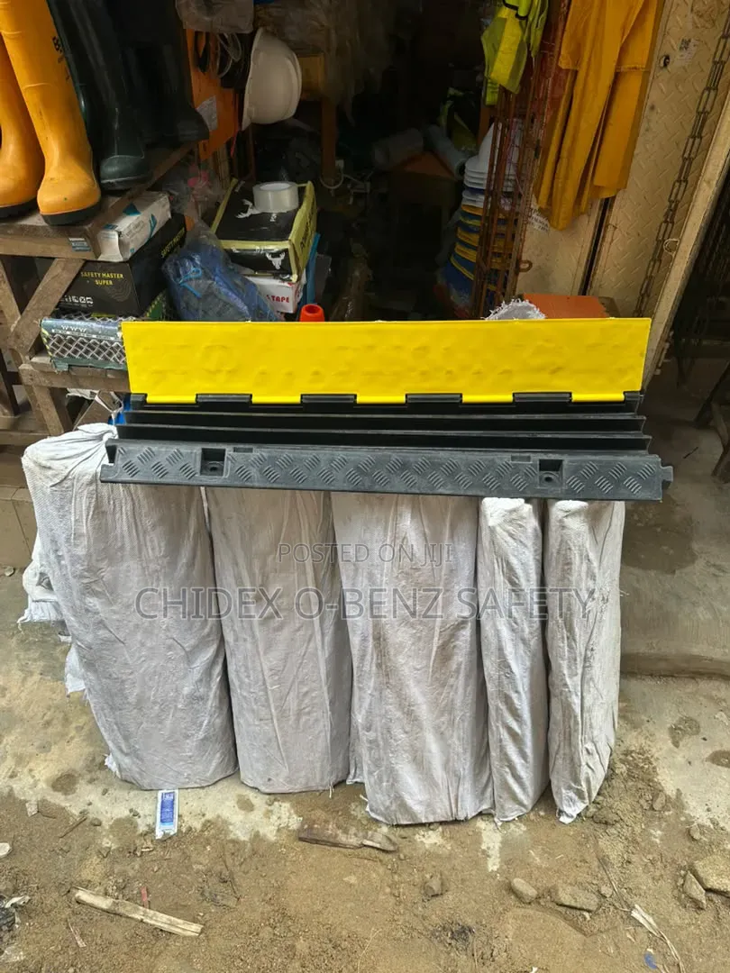 3-Channel Heavy-Duty Rubber Cable Protector Ramp