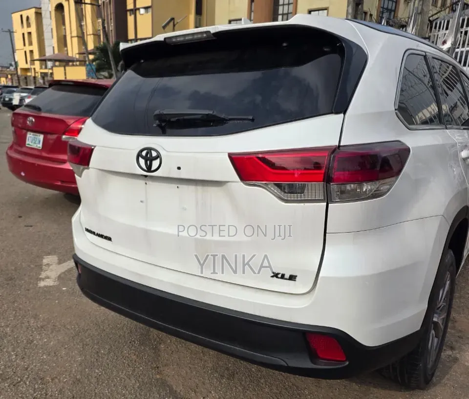 Toyota Highlander XLE 4dr SUV (3.5L 6cyl 6A) 2015 White