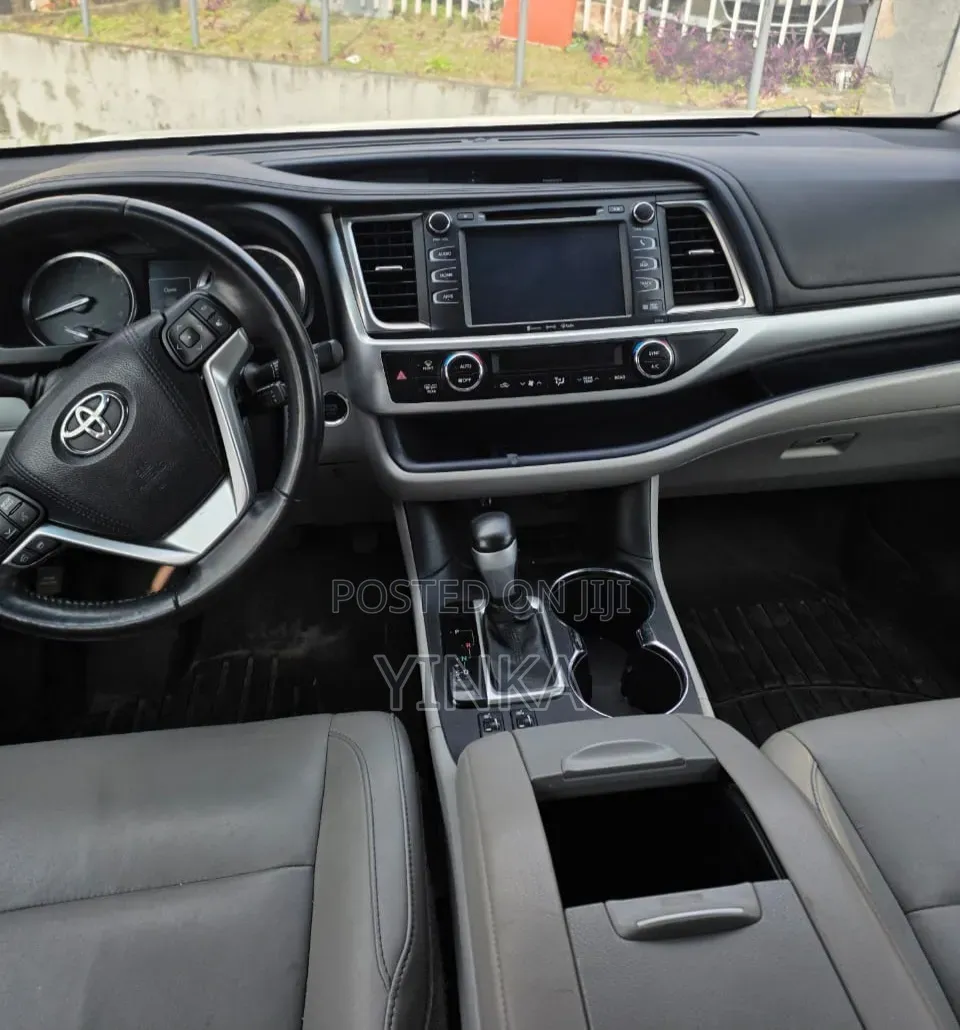 Toyota Highlander XLE 4dr SUV (3.5L 6cyl 6A) 2015 White