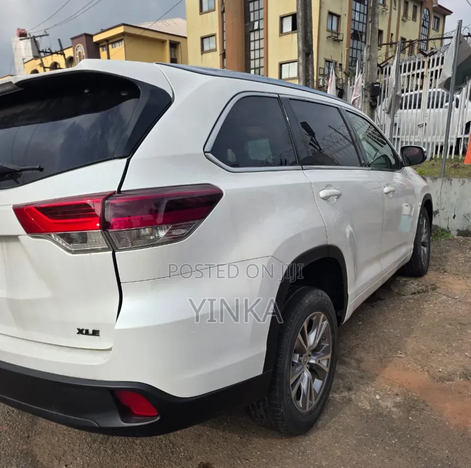 Toyota Highlander XLE 4dr SUV (3.5L 6cyl 6A) 2015 White