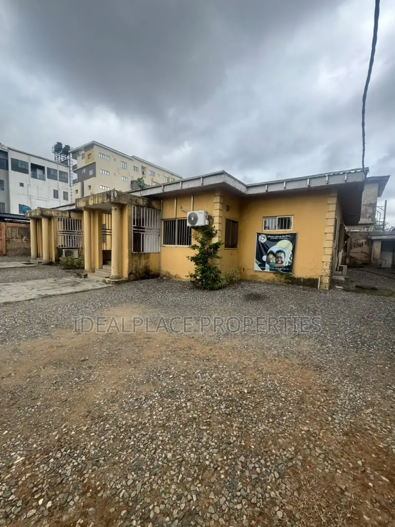 3bdrm Bungalow in Ikeja GRA for rent