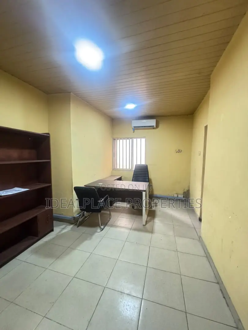 3bdrm Bungalow in Ikeja GRA for rent