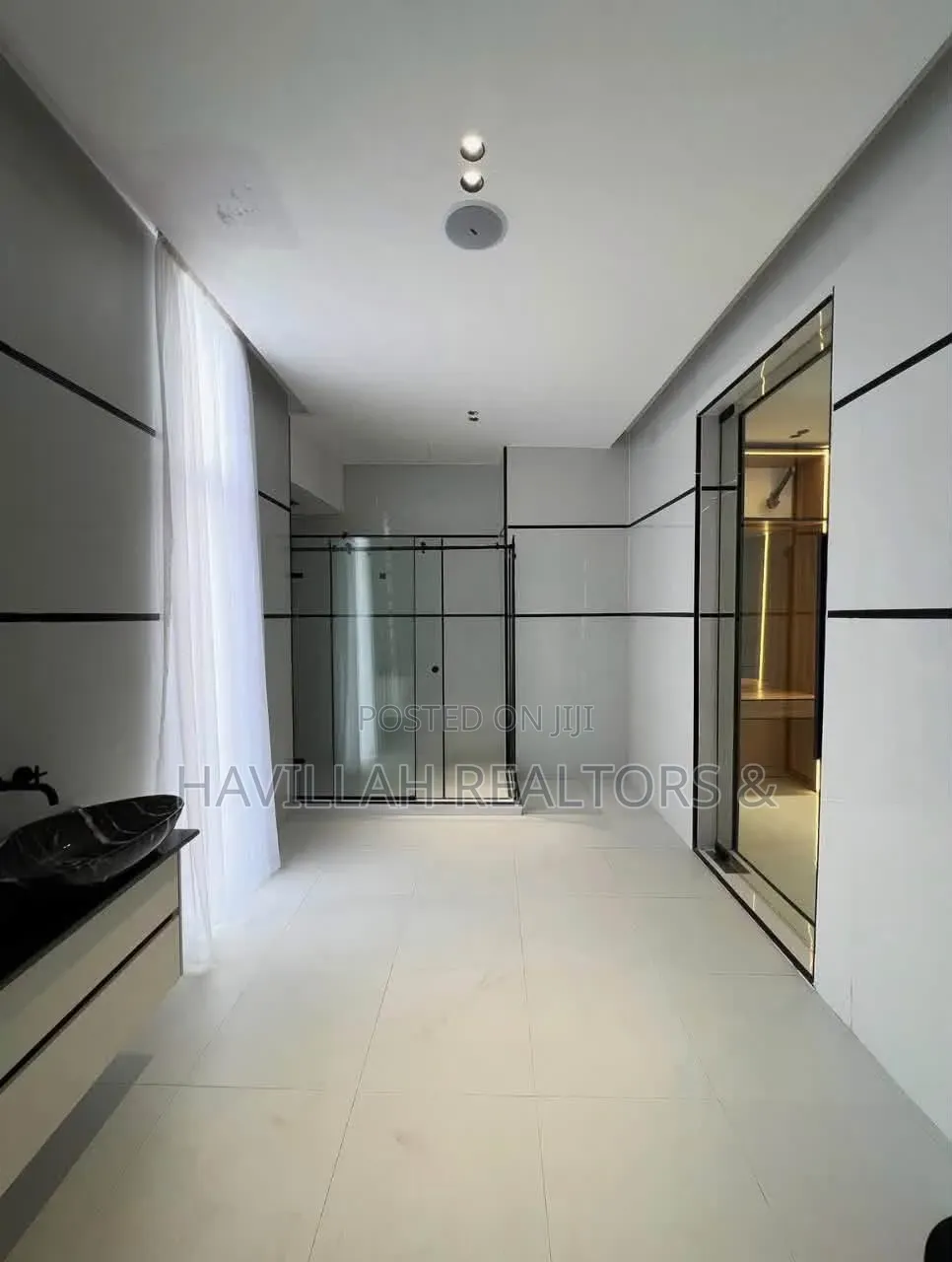 6bdrm Duplex in Osapa london for sale