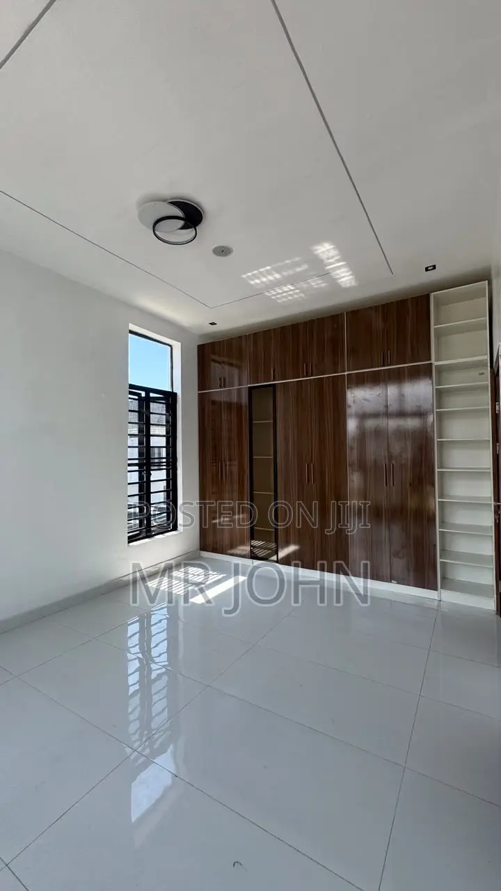 4bdrm House in Ikota Owo Pr, Lekki for rent