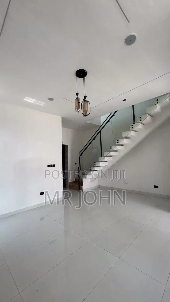 4bdrm House in Ikota Owo Pr, Lekki for rent