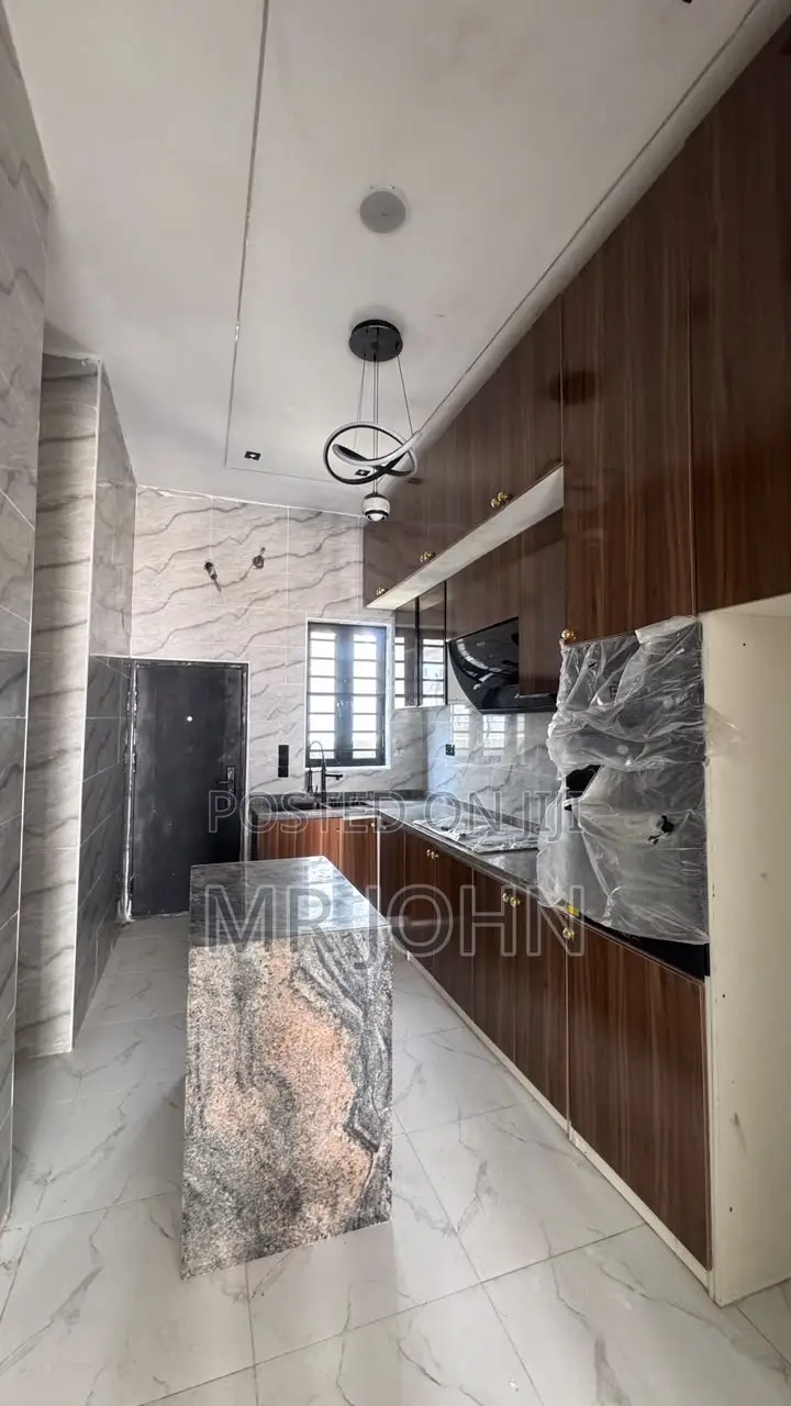 4bdrm House in Ikota Owo Pr, Lekki for rent