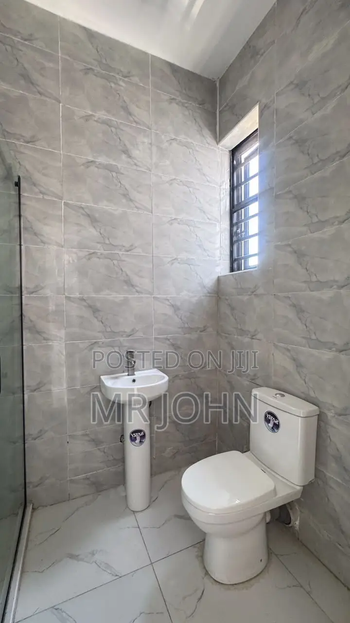 4bdrm House in Ikota Owo Pr, Lekki for rent