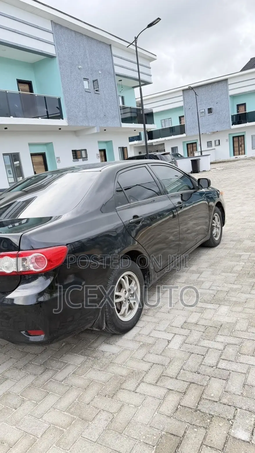 Toyota Corolla L 4dr Sedan (1.8L 4cyl 5M) 2013 Gray