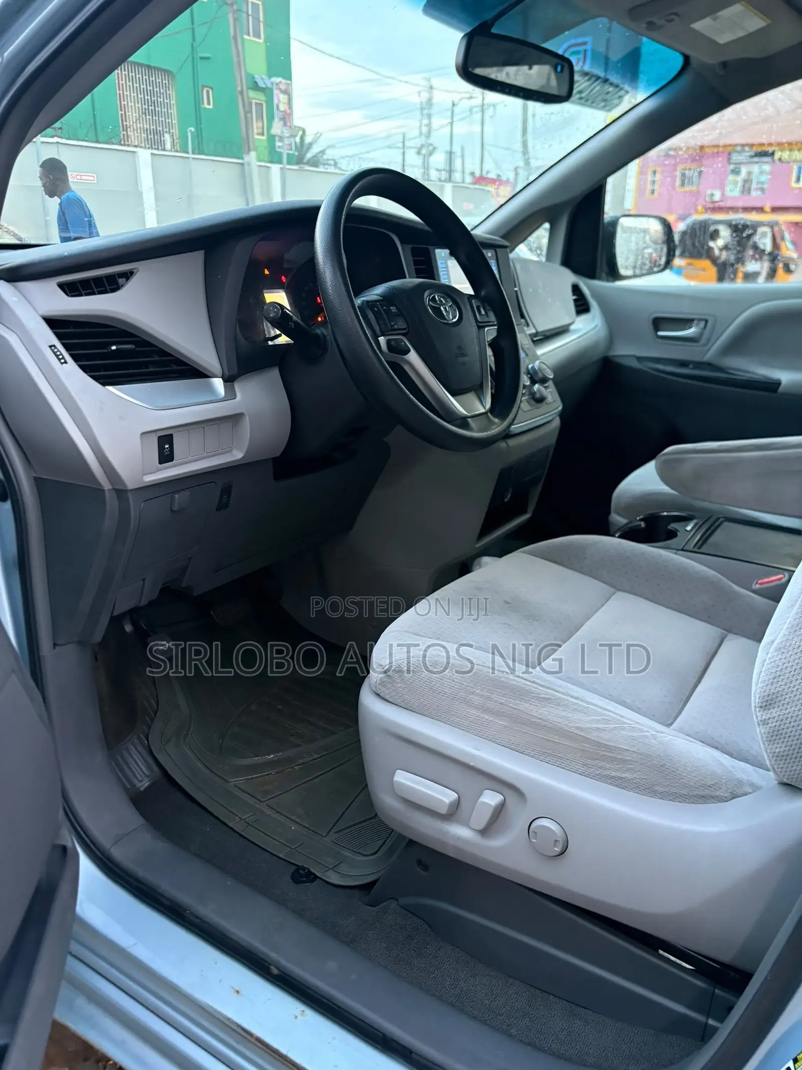 Toyota Sienna LE 7-Passenger Mobility 4dr Minivan (3.5L 6cyl 6A) 2015