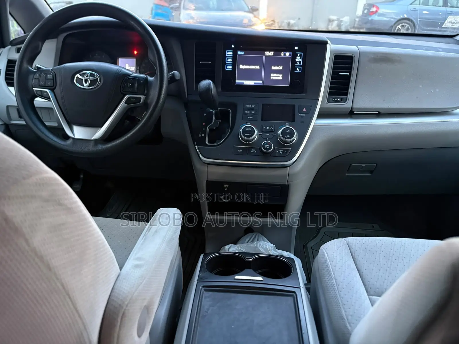 Toyota Sienna LE 7-Passenger Mobility 4dr Minivan (3.5L 6cyl 6A) 2015