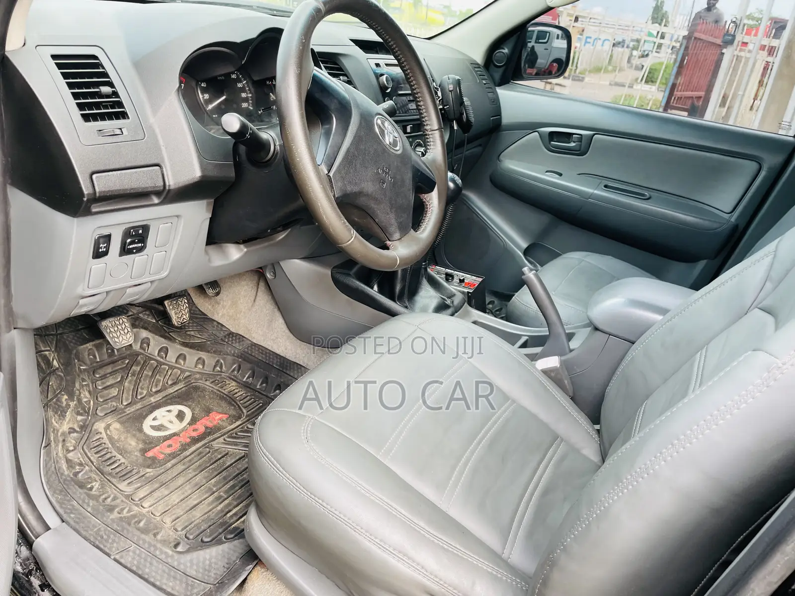 Toyota Hilux 2016 Black