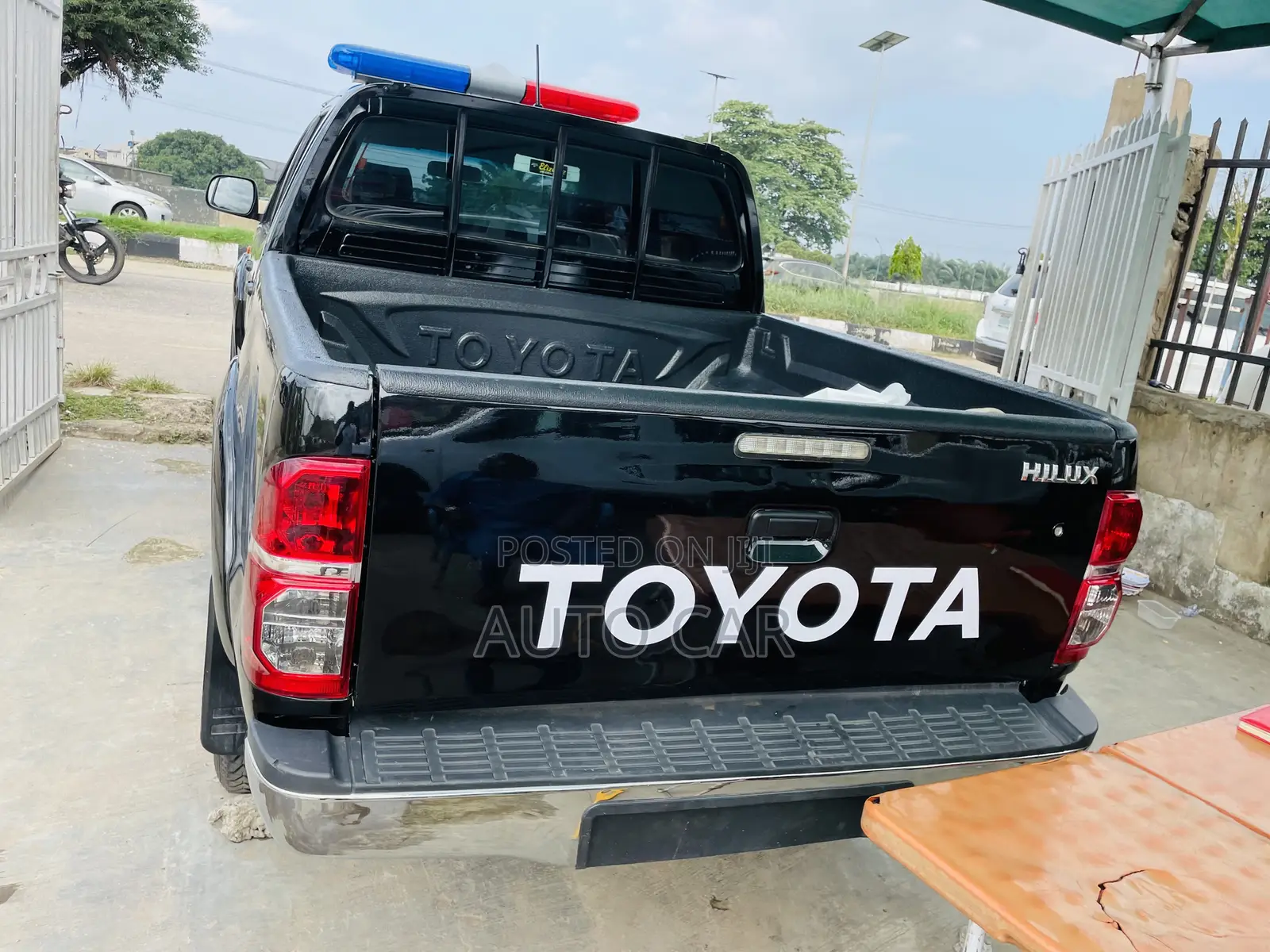 Toyota Hilux 2016 Black