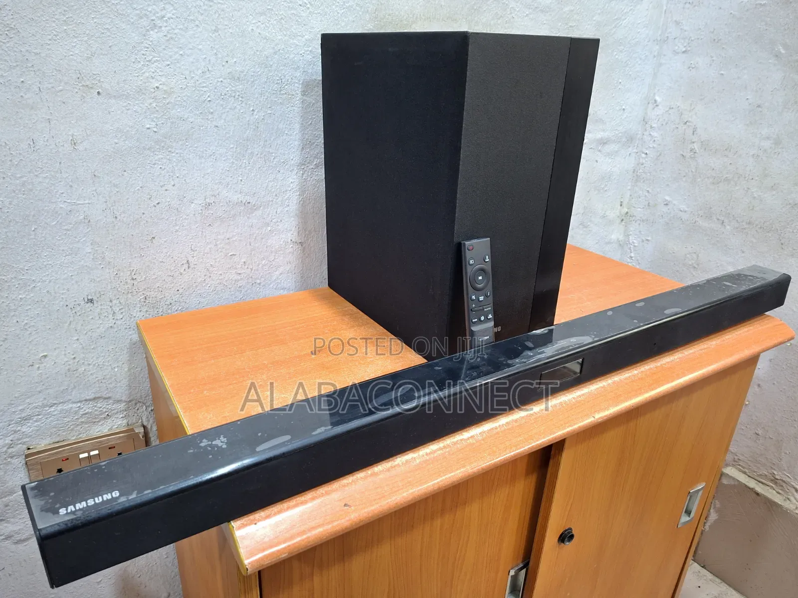 Samsung Soundbar J450 With Its Wireless Subwoofer