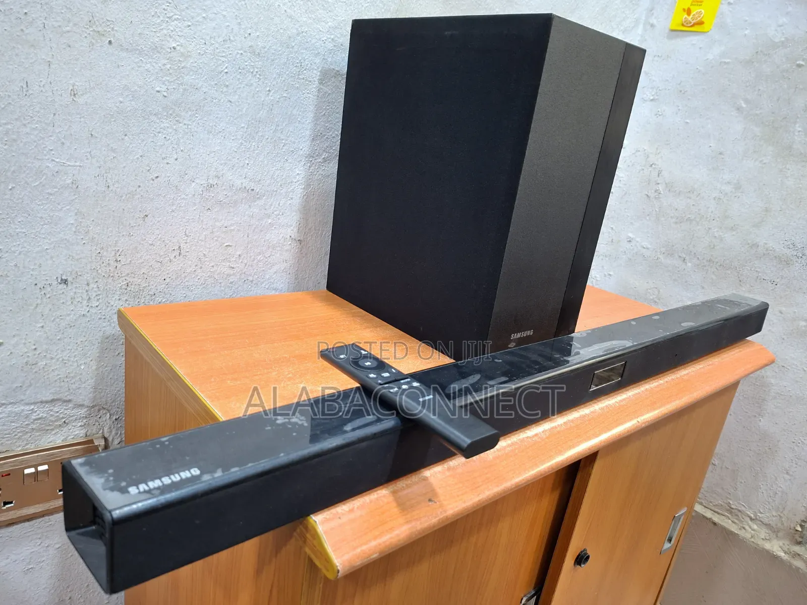Samsung Soundbar J450 With Its Wireless Subwoofer