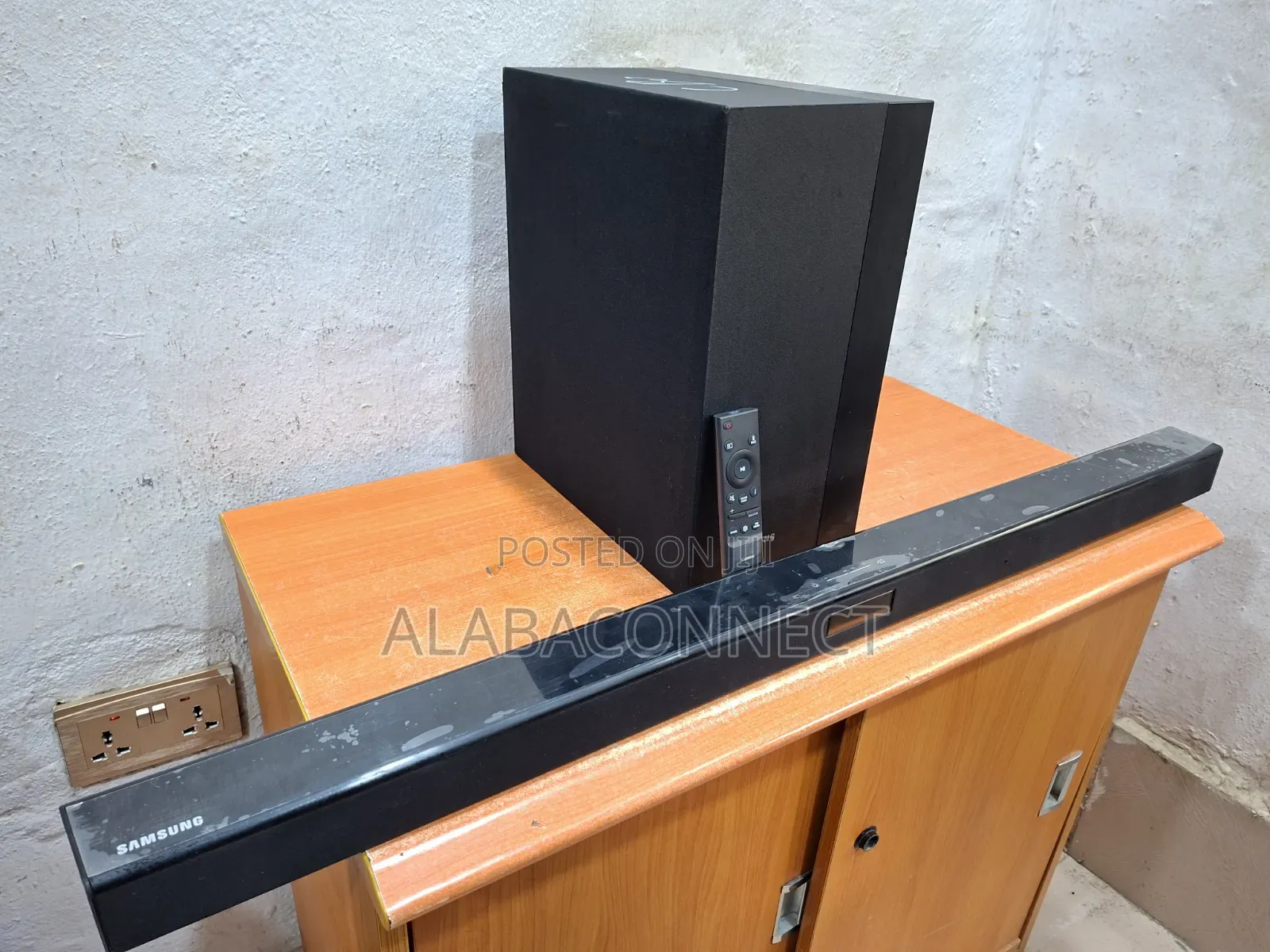 Samsung Soundbar J450 With Its Wireless Subwoofer