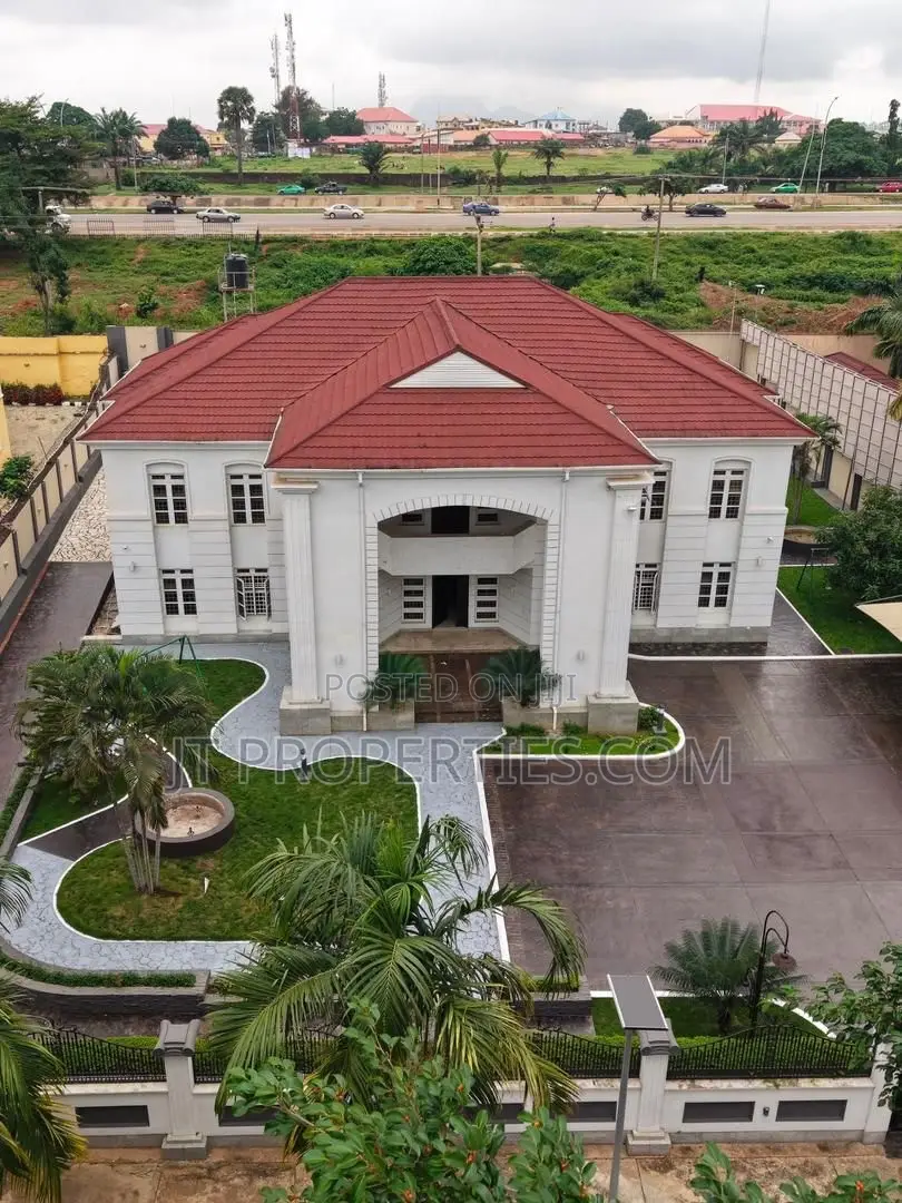5bdrm Mansion in Apo District for sale