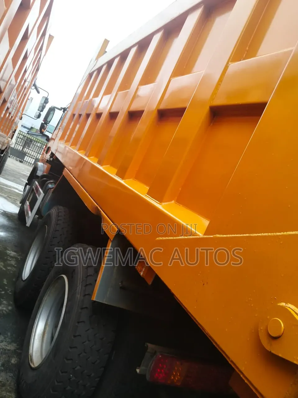2015 How TX371 Dump Truck