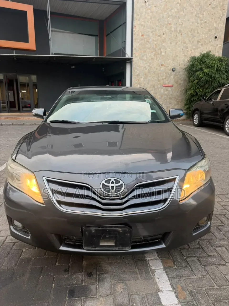 Toyota Camry LE 4dr Sedan (2.5L 4cyl 6AM) 2010 Gray