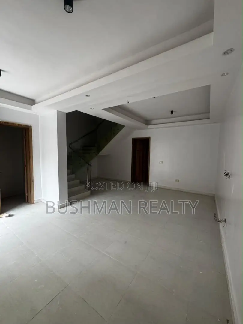 4bdrm Duplex in Lekki Phase 1 for rent