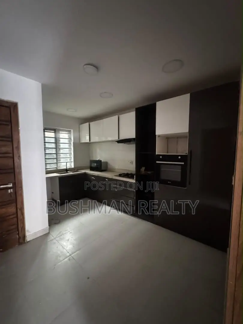 4bdrm Duplex in Lekki Phase 1 for rent