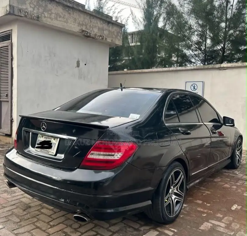 Mercedes-Benz C300 2009 Black