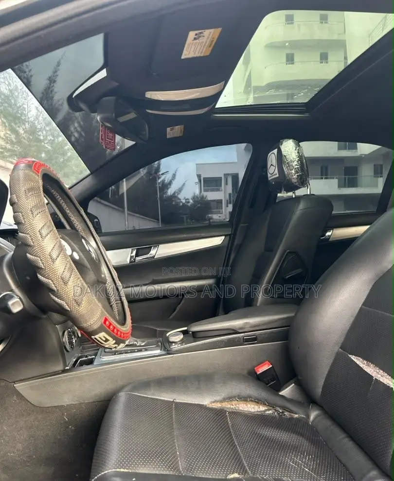 Mercedes-Benz C300 2009 Black