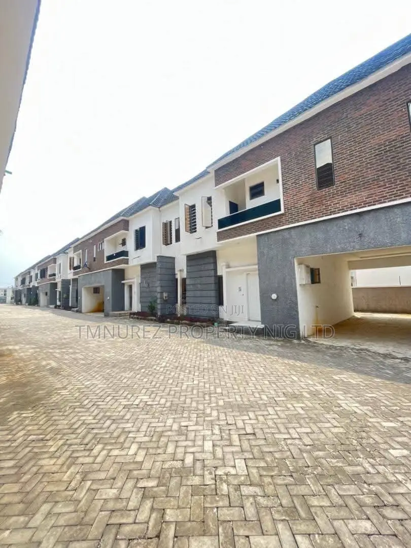 4bdrm Duplex in Orchid, Chevron for sale