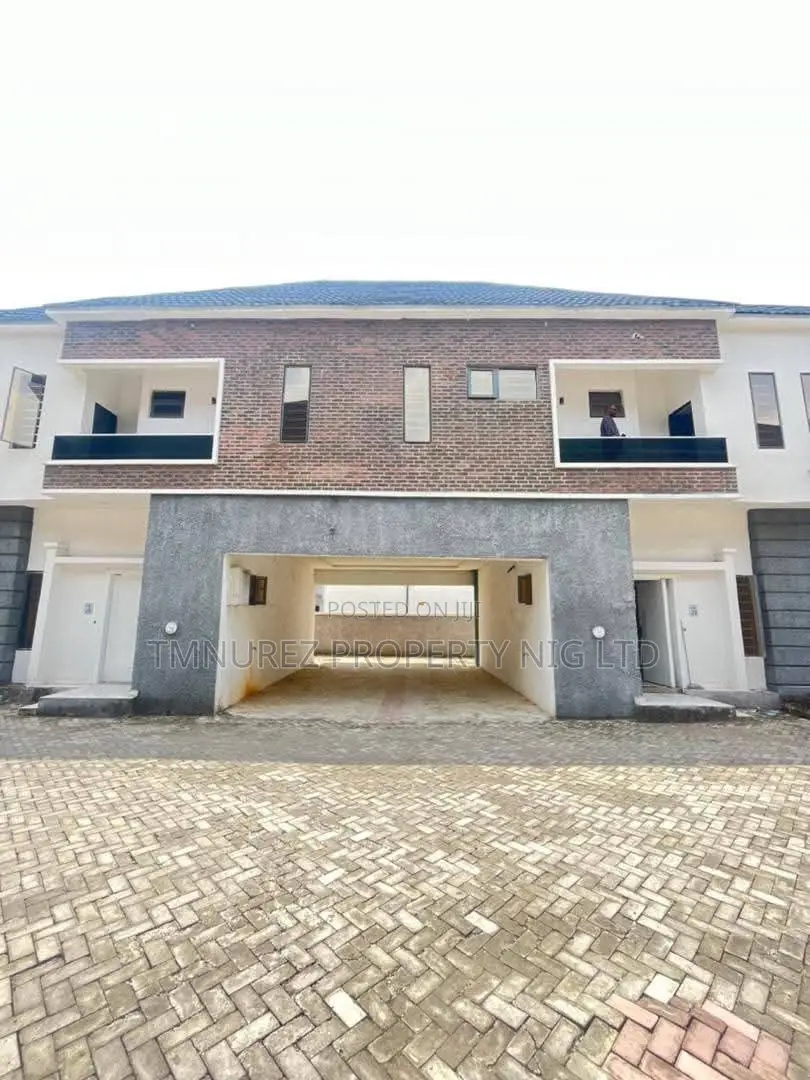 4bdrm Duplex in Orchid, Chevron for sale