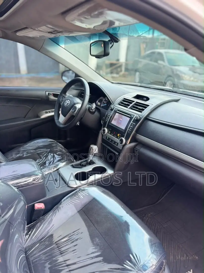 Toyota Camry XLE 4dr Sedan (3.5L 6cyl 6A) 2014 White