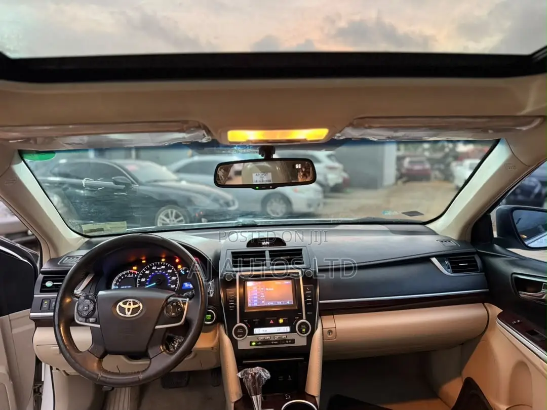 Toyota Camry XLE 4dr Sedan (3.5L 6cyl 6A) 2014 White