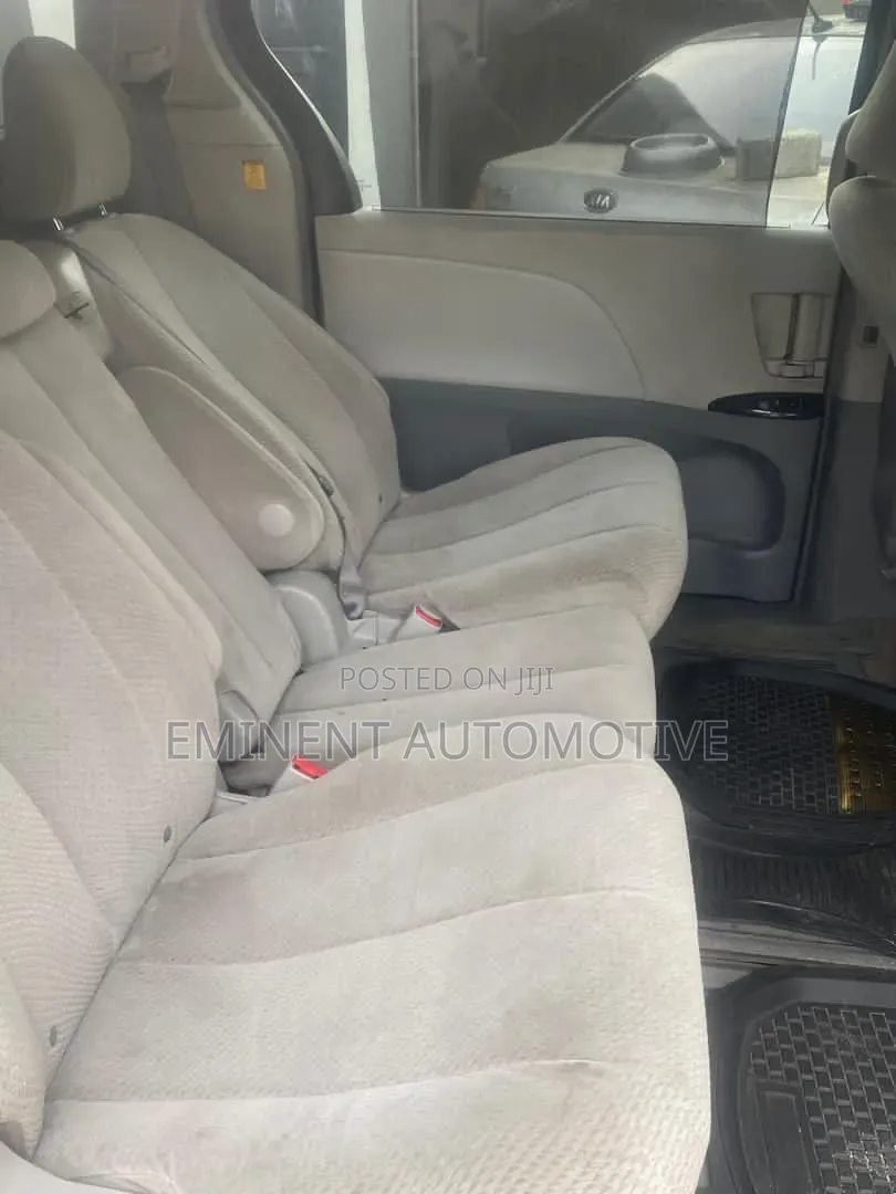 Toyota Sienna 2011 Gray