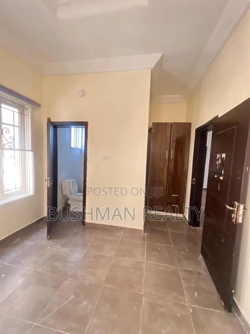 4bdrm Duplex in Chevron for rent