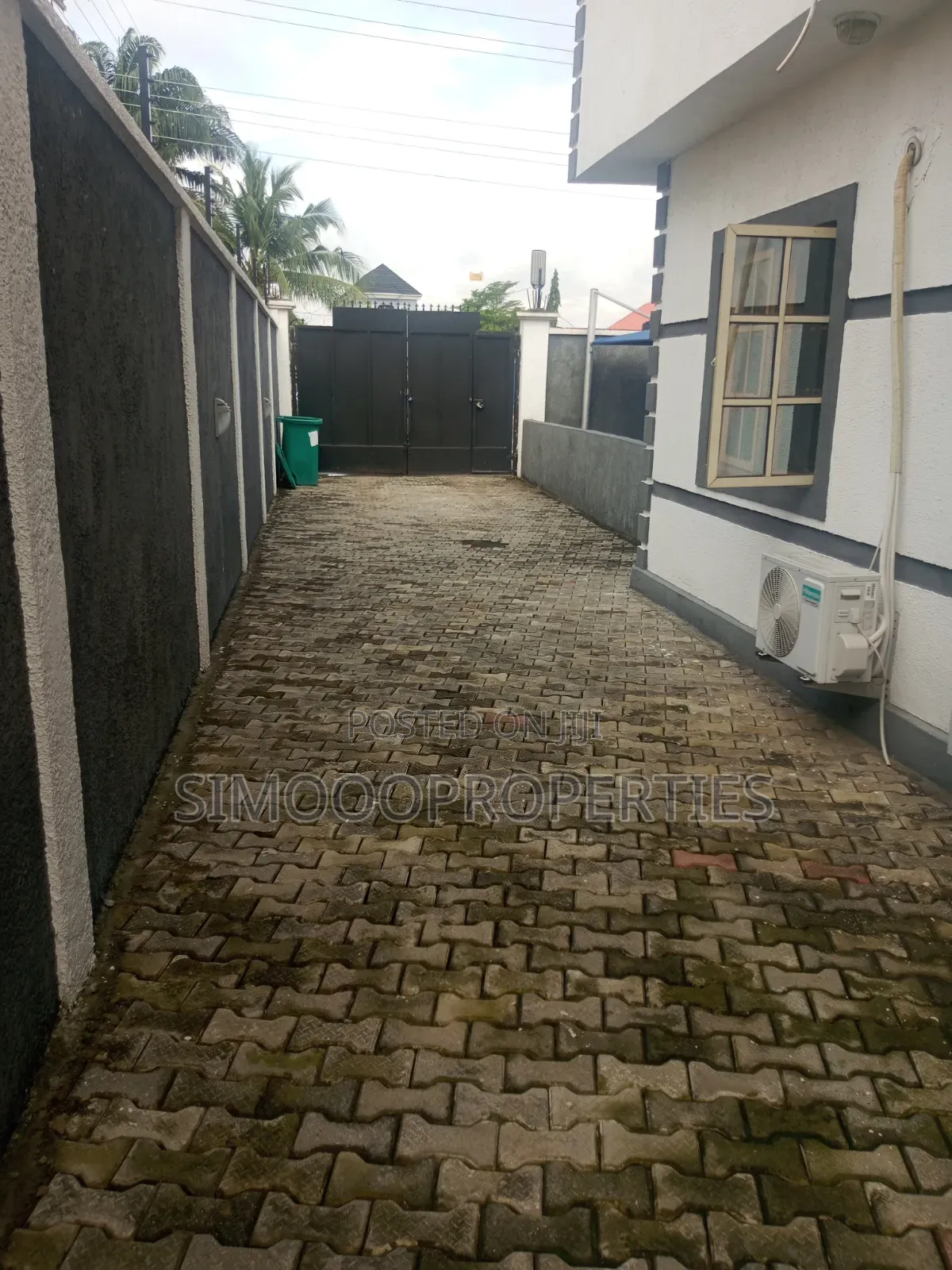 3bdrm Block of Flats in Mobile Road, Off Lekki-Epe Expressway for rent