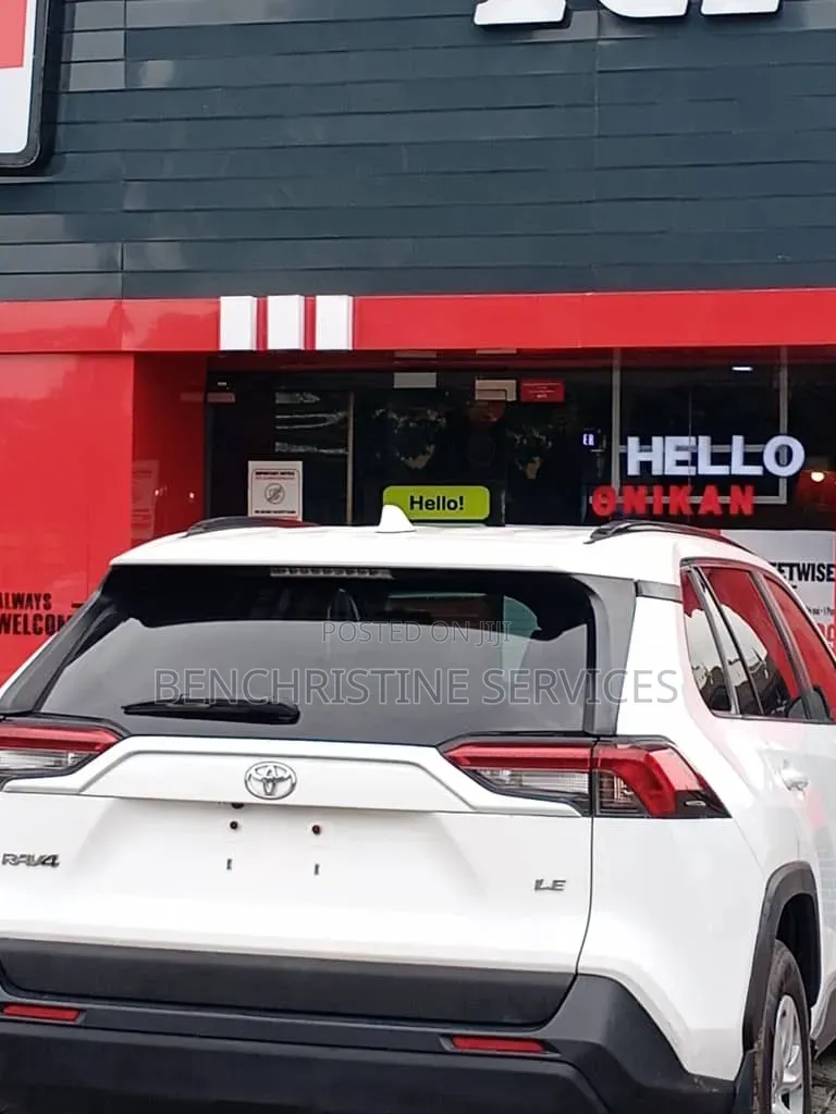 Toyota RAV4 LE AWD 2020 White