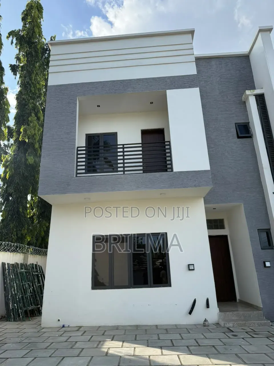 4bdrm Duplex in Life Camp for sale