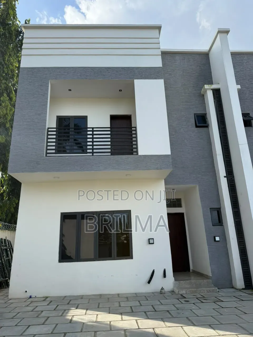 4bdrm Duplex in Life Camp for sale