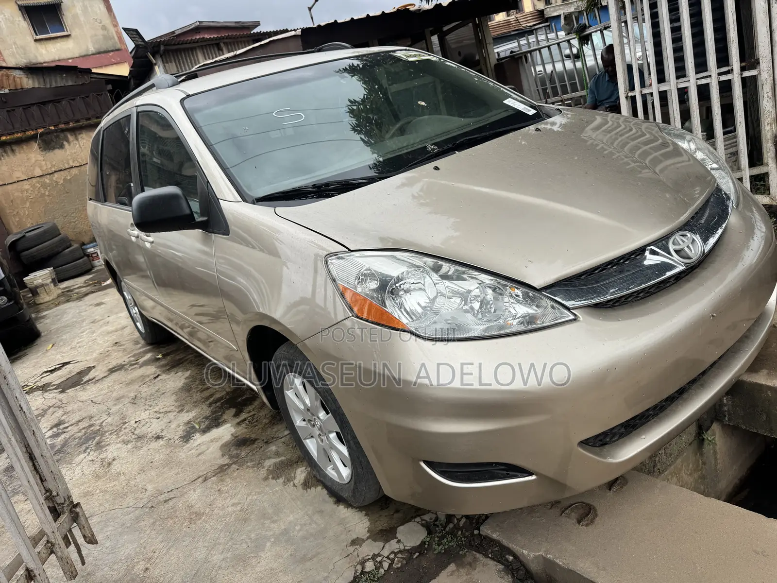 Toyota Sienna XLE FWD 2009 Gold