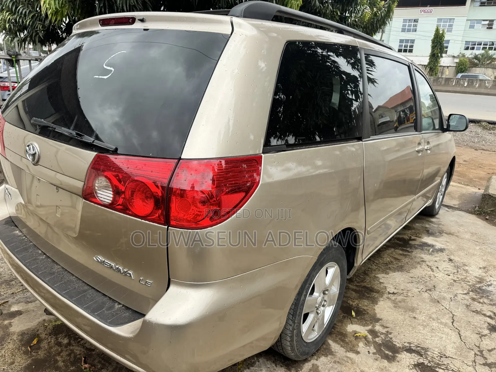 Toyota Sienna XLE FWD 2009 Gold