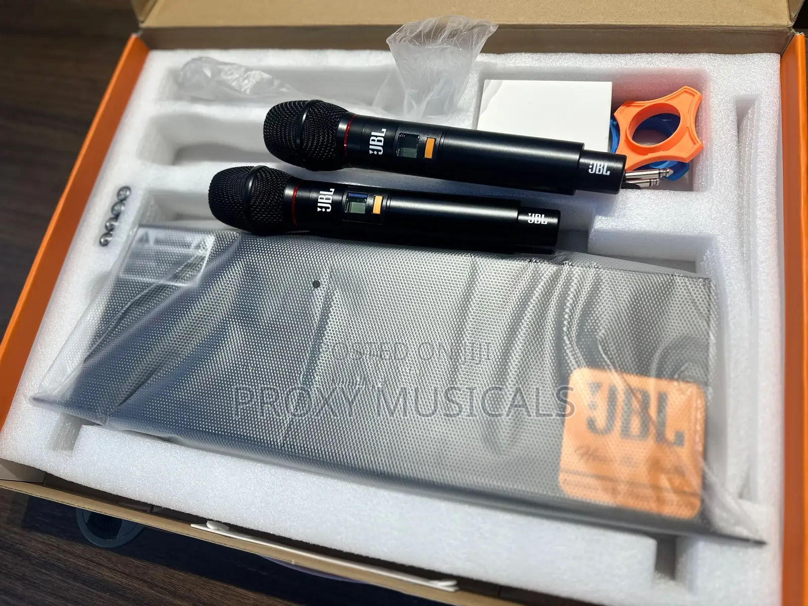 JBL Vm500 Professional Dual Wireless Microphone System